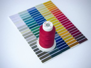 Neue und größere Farbauswahl für das hochwertige Polyester-Stickgarn Poly 60
